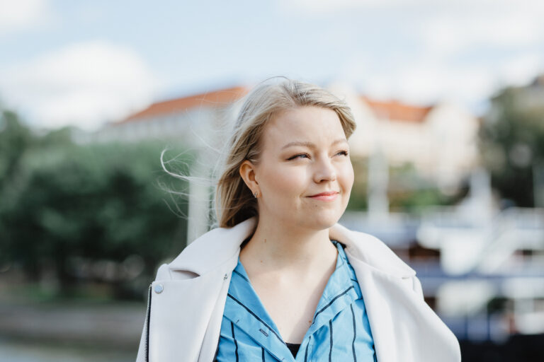 Hallituksen esitys perhevapaista on laiha lohtu